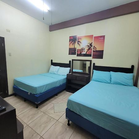 Coxen Hole B Aparts Hotel מראה חיצוני תמונה