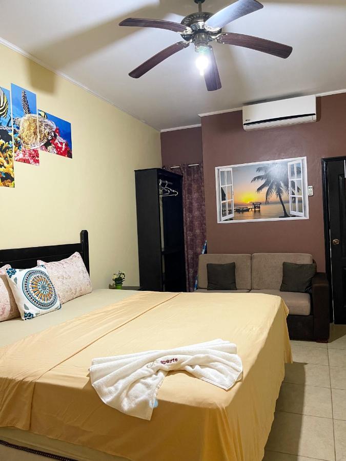 Coxen Hole B Aparts Hotel מראה חיצוני תמונה