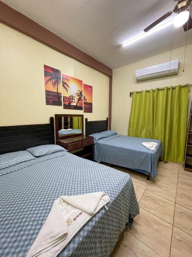 Coxen Hole B Aparts Hotel מראה חיצוני תמונה