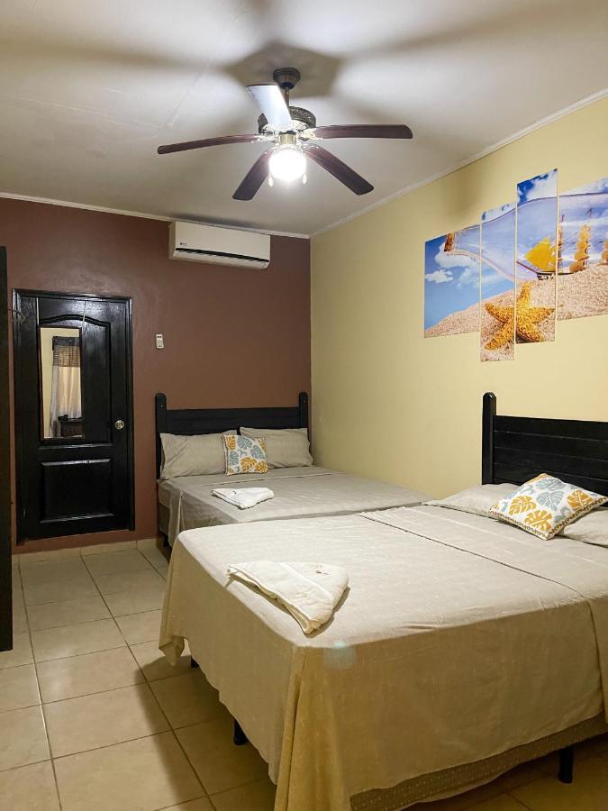 Coxen Hole B Aparts Hotel מראה חיצוני תמונה