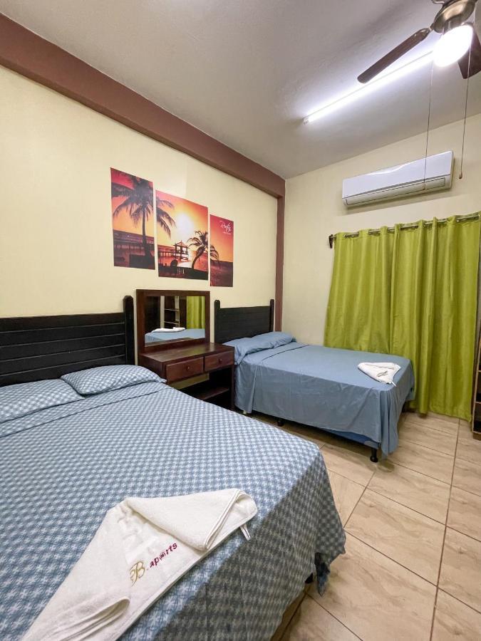 Coxen Hole B Aparts Hotel מראה חיצוני תמונה