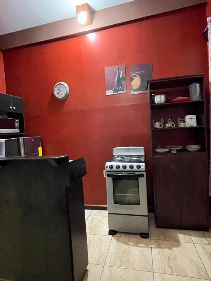 Coxen Hole B Aparts Hotel מראה חיצוני תמונה
