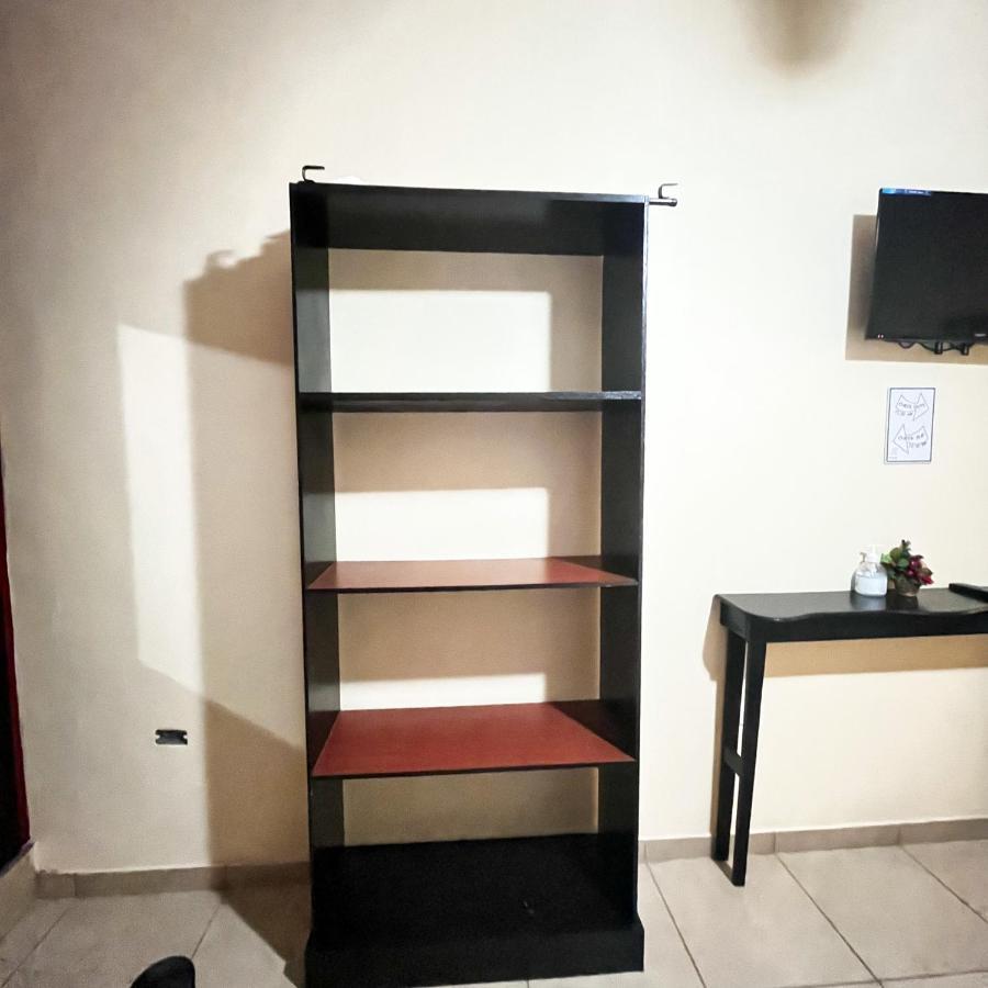 Coxen Hole B Aparts Hotel מראה חיצוני תמונה