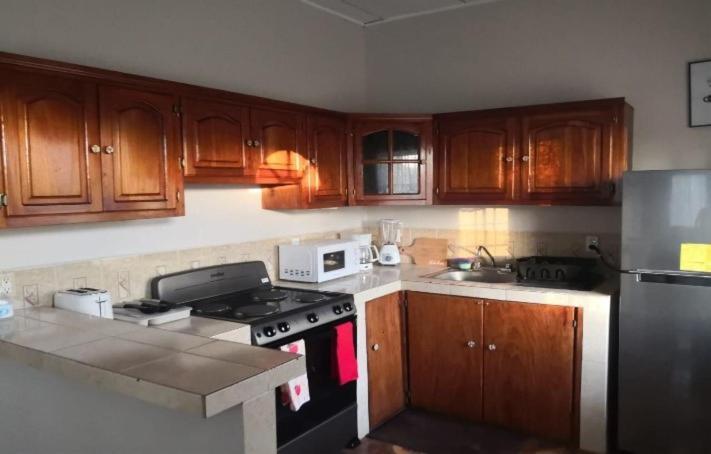 Coxen Hole B Aparts Hotel מראה חיצוני תמונה