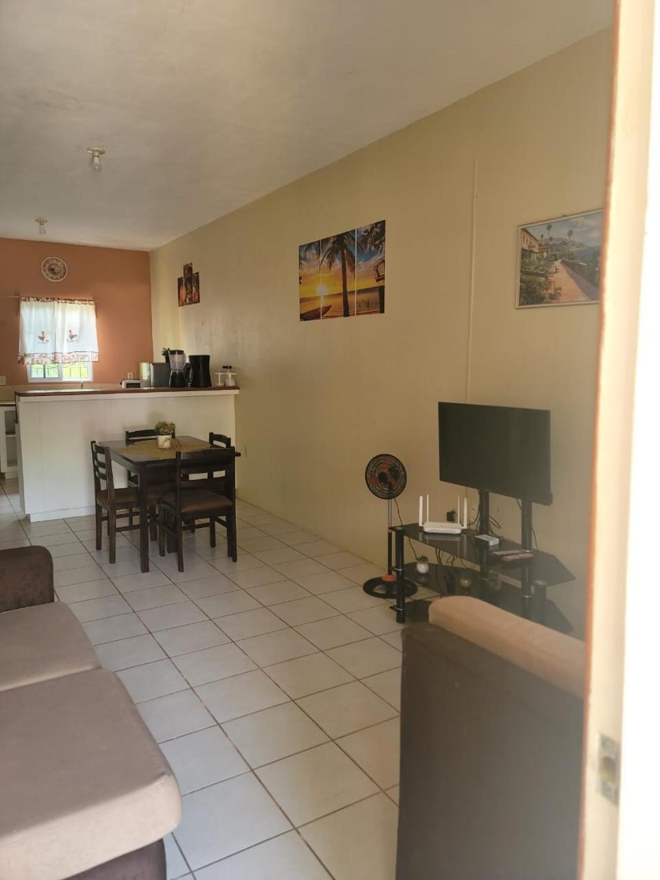 Coxen Hole B Aparts Hotel מראה חיצוני תמונה