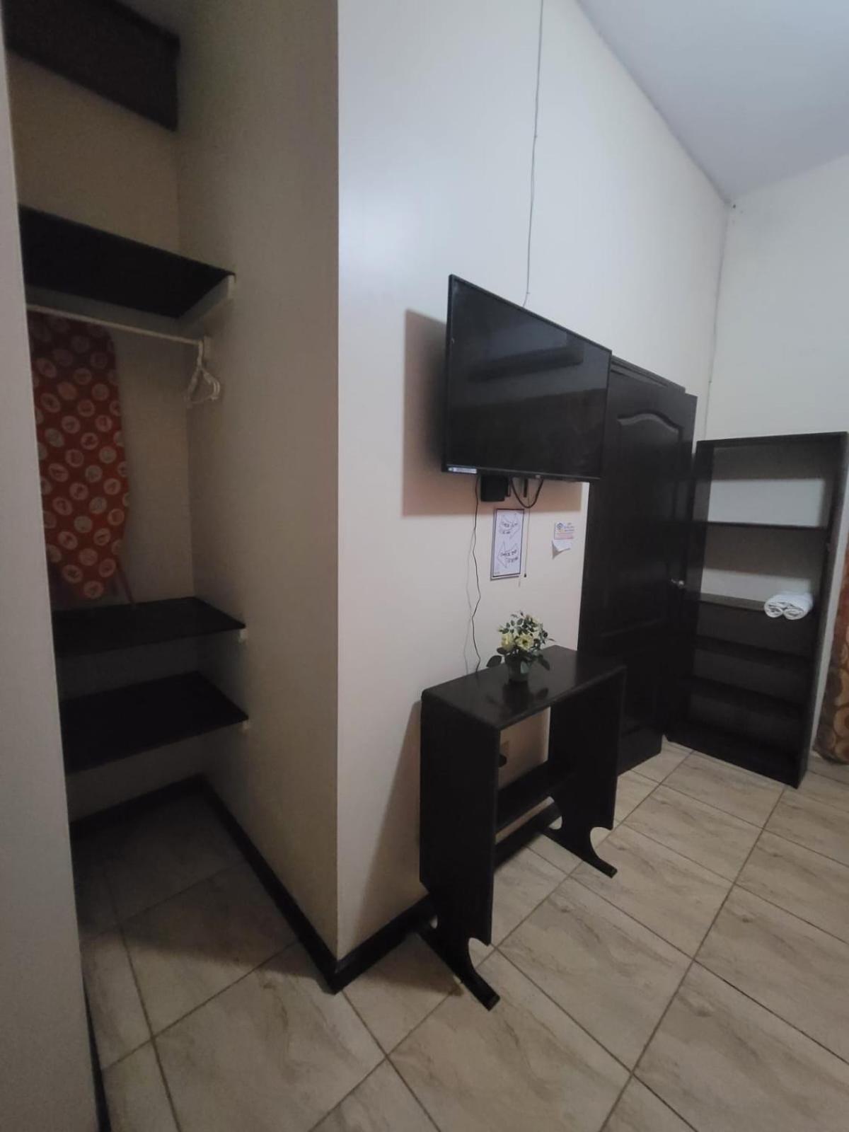 Coxen Hole B Aparts Hotel מראה חיצוני תמונה