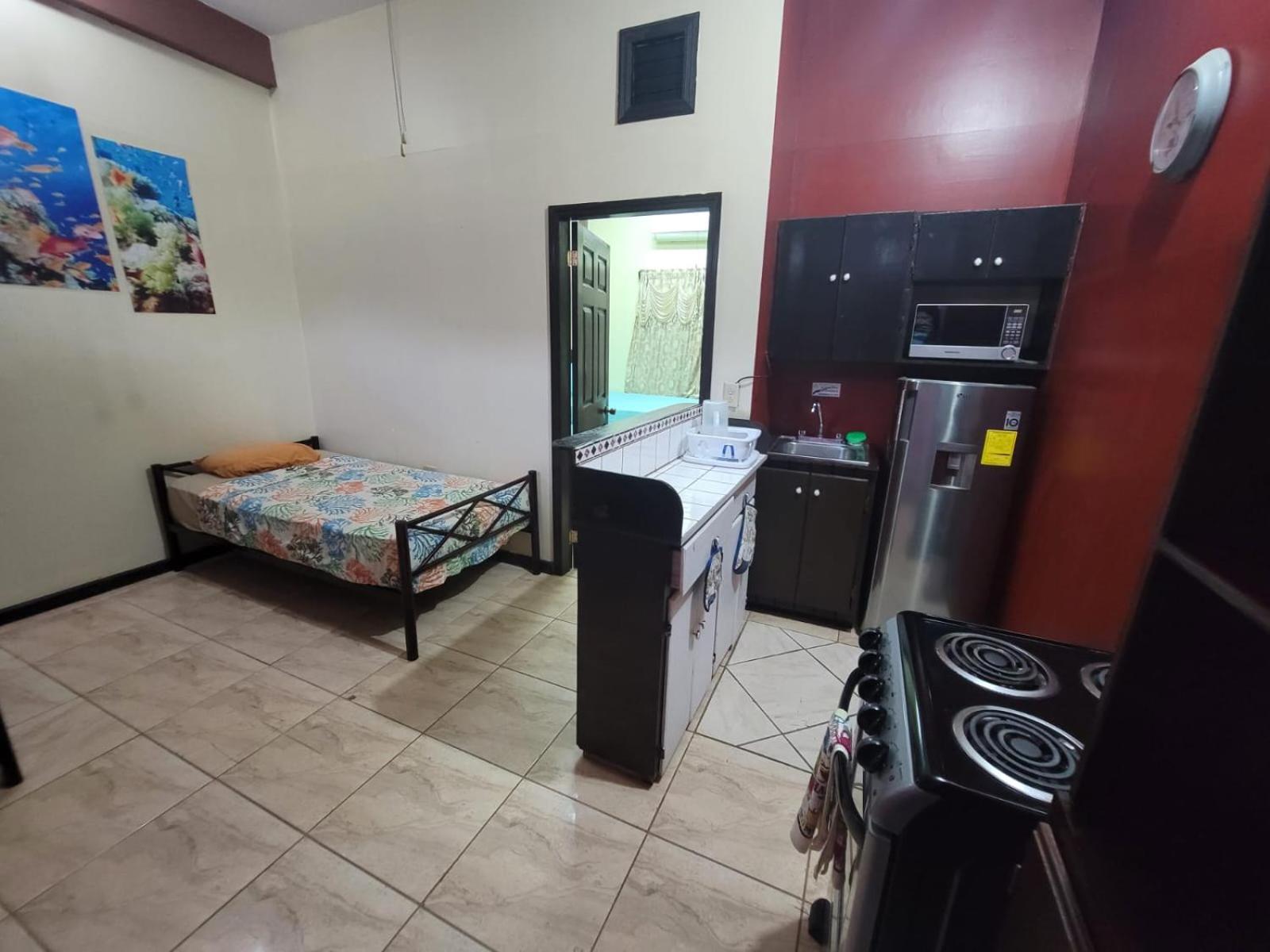 Coxen Hole B Aparts Hotel מראה חיצוני תמונה