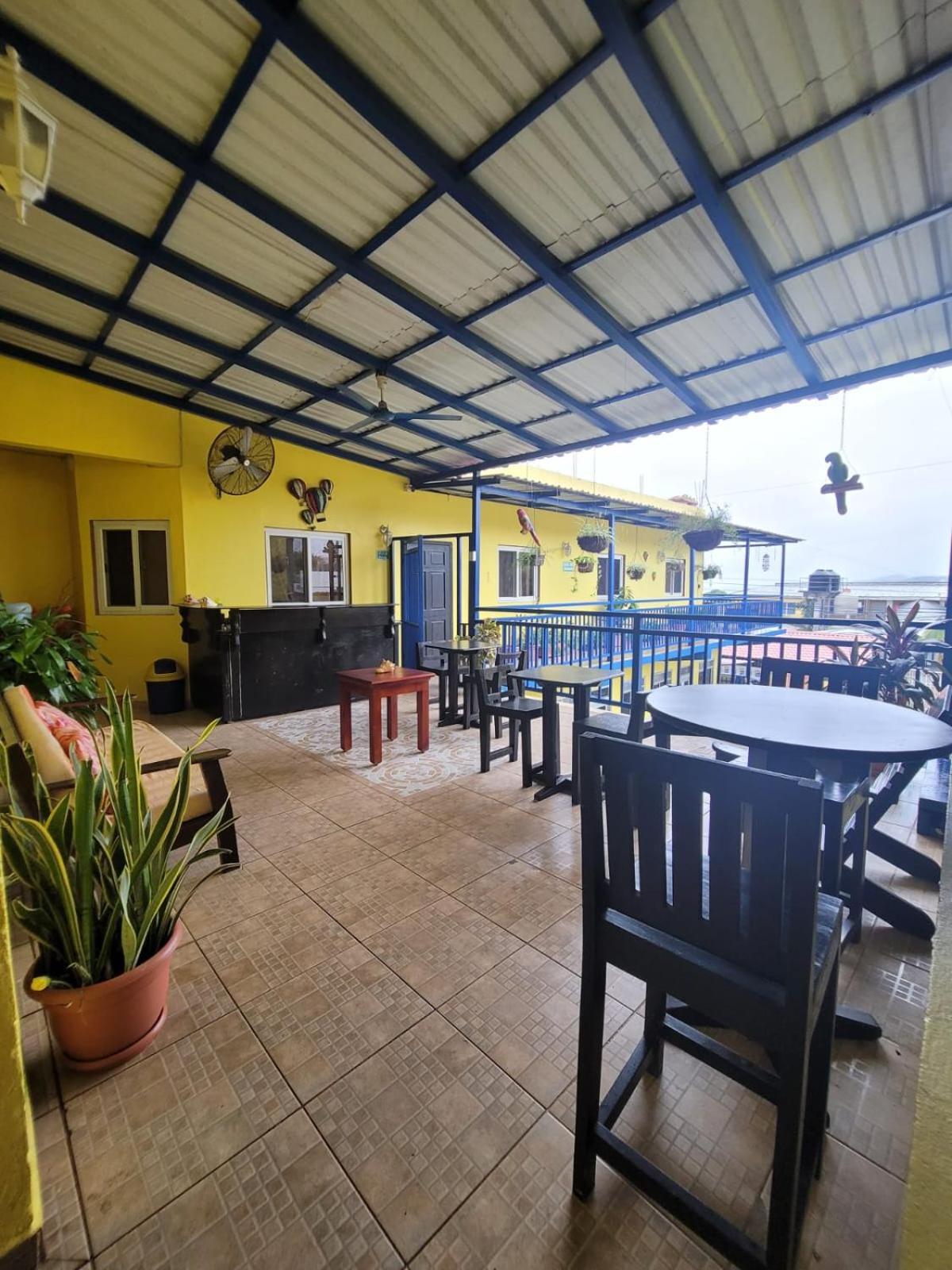 Coxen Hole B Aparts Hotel מראה חיצוני תמונה
